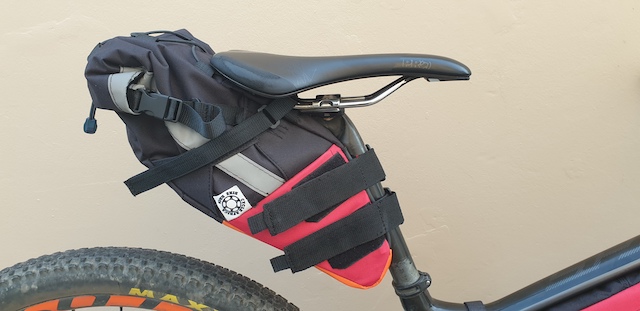 Trail Pack in black/red combo